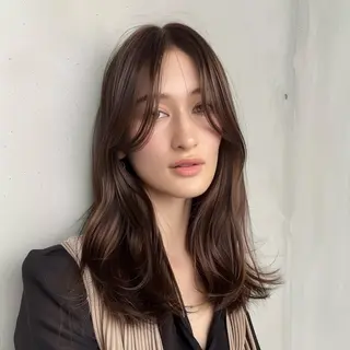 ロング カラー 岡田 佳子のヘアスタイル