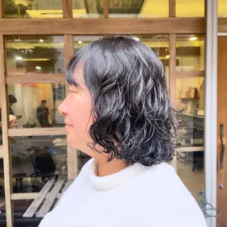 ショート パーマ 立川・くびれミディ 旬なデザインカラーのヘアスタイル