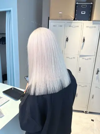 セミロング カラー 🪄池袋ハイトーン 🪄ブリーチカラーのヘアスタイル