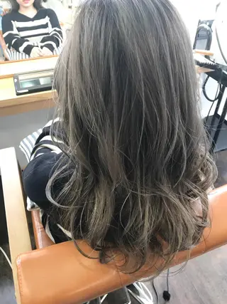 ロング カラー 伊藤 優希のヘアスタイル