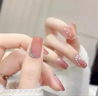 ネイル 長さ出し専門 パーツのネイルデザイン