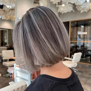 ミディアム カラー 顔タイプ診断®︎ ハイトーンカラーのヘアスタイル