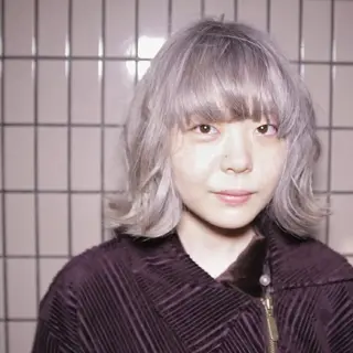 ミディアム カラー 艶髪✨ハイトーン ✨ホワイト✨北宗一郎のヘアスタイル