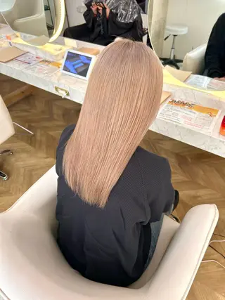 セミロング 飯嶋 萌のヘアスタイル