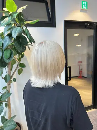 ショート カラー ハイトーンカラ ー/小川のヘアスタイル