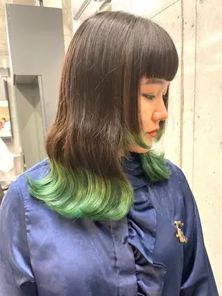 セミロング カラー SALOWIN池袋East店3F所属・インナーカラー 推し ブリーチ 髪質改善のヘアスタイル