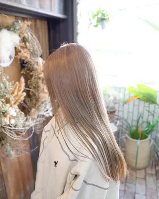 ロング カラー Armoire所属・安藤悠里/ハイトーン /デザインカラーのヘアスタイル