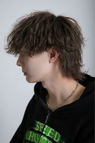 ミディアム パーマ メンズ メンズフェザー毛流れ パーマASHU渋谷のヘアスタイル