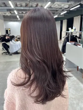 ロング カラー ✨️赤み消しカラー/ ミルクティーベージュのヘアスタイル