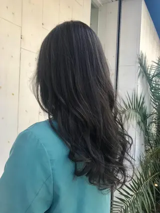 ロング カラー ルーヴル所属・長尾 桃佳のヘアスタイル