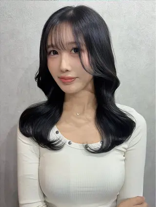 セミロング maya レイヤーカットのヘアスタイル