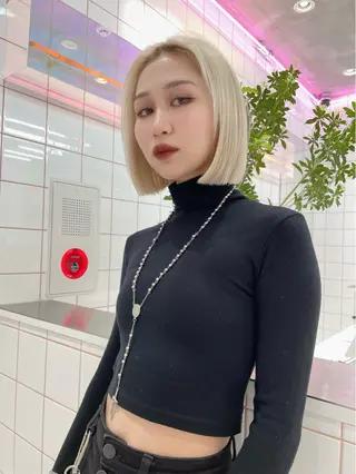 ミディアム カラー 脱白髪染め/ 髪質改善/ハクのヘアスタイル