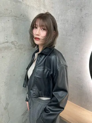 ミディアム ブリーチ/ベージュ 💕/momoaのヘアスタイル