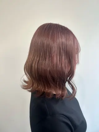 カラー ベージュ/ダブルカラ ー/新潟駅/青柳萌果のヘアスタイル