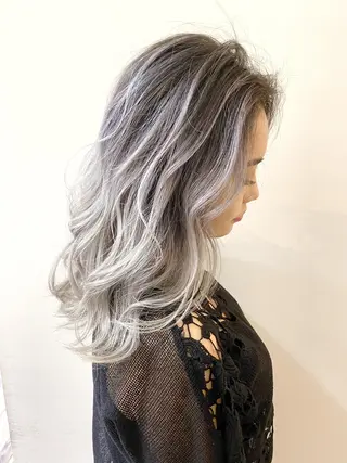ロング カラー 服部 樹季のヘアスタイル