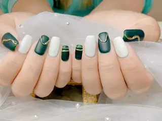 ネイル マジックミラー所属・マジック ミラーのネイルデザイン
