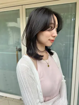 ミディアム カラー 顔周りレイヤー🌈 透明感カラ⭐️RENのヘアスタイル