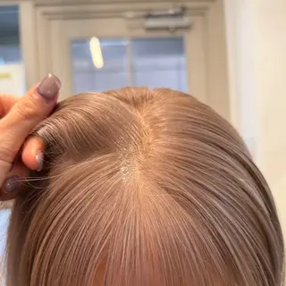 ショート カラー ミルクティー× グレージュMOMOのヘアスタイル