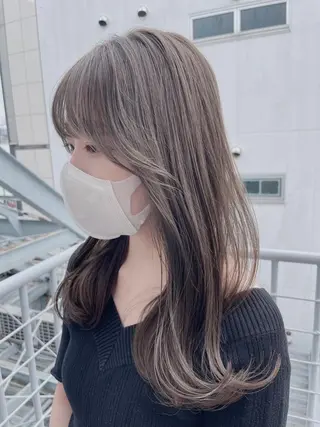 セミロング カラー レイヤーカット 透明感カラーのヘアスタイル
