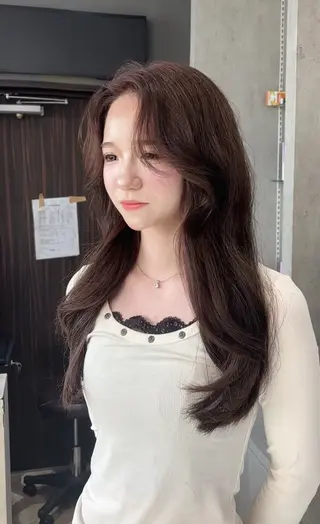 ロング 韓国ヘア/ブリーチ無 しWカラー/オリーブのヘアスタイル