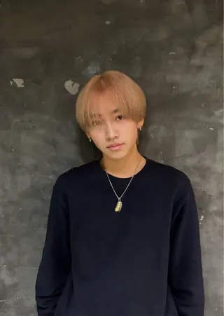 カラー WELLY  TOKYO所属・🌈レイヤーカット/ ハイトーン🌈タクマのヘアスタイル