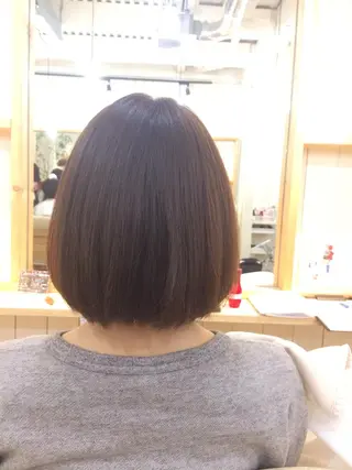 ショート カラー DEE okazakiのヘアスタイル