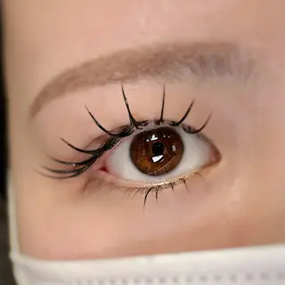 マツエク・マツパ miien(SALONVILLAGE内)所属・MOE /渋谷・明治神宮前のマツエク・マツパデザイン