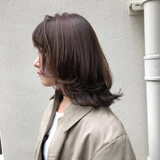 ミディアム カラー ツキノキ ミナのヘアスタイル