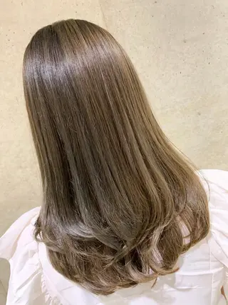 セミロング カラー ハイライトが 得意なニキです😊のヘアスタイル