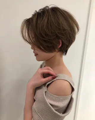 ショート カラー 透明感/オリーブ/ グレージュ/YUKAのヘアスタイル