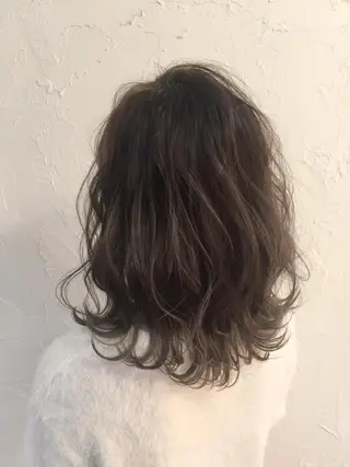 ミディアム カラー 韓国レイヤー外国人風 透明感カラー髪質改善のヘアスタイル