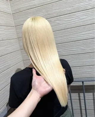 セミロング カラー ハイトーン・ブリーチ ムラ修正　八須　錬のヘアスタイル