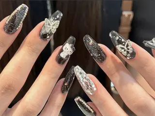 ネイル Rainrain💧 パーツ豊富、やり放題のネイルデザイン