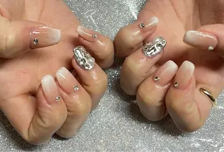 ネイル VIERU 🌈🎀💖のネイルデザイン