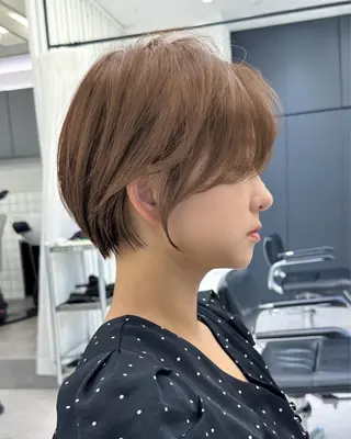 ショート ショートヘア くすみカラー、大場猛のヘアスタイル