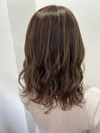 セミロング カラー mana .のヘアスタイル