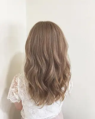セミロング ヤマグチ ヒカルのヘアスタイル