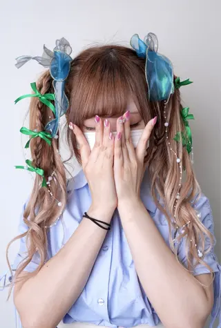 ロング カラー パーマ ヘアアレンジ 推し活専用 【派手髪】飯野ゆかりのヘアスタイル