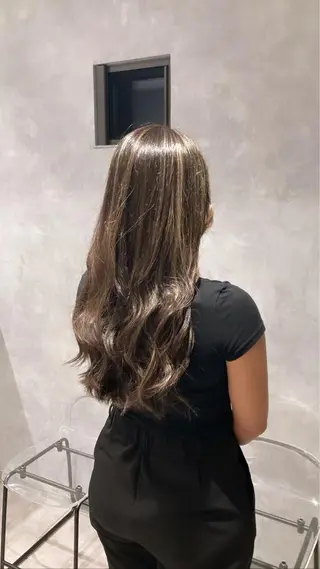 ロング HEDI所属・茨木 まひろのヘアスタイル