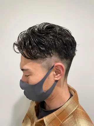 セミロング パーマ ヘアアレンジ メンズ 艶カラー の達人のヘアスタイル