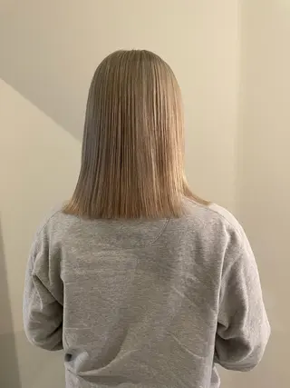 ミディアム カラー 渋谷 留菜のヘアスタイル