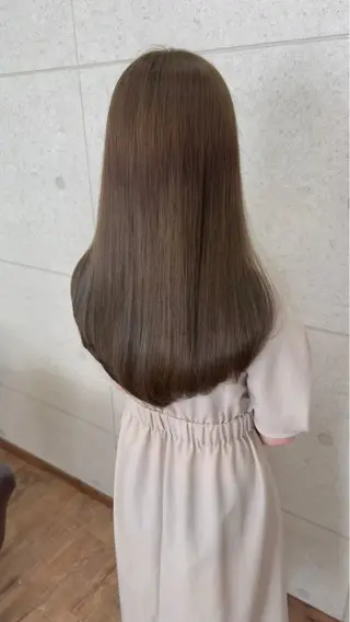 カラー Hip's eyes meiのヘアスタイル