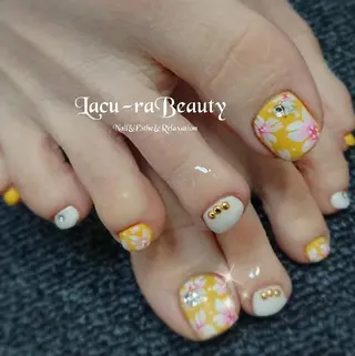 ネイル 小顔と腸の専門店 ラクーラビューティのエステ・リラクイメージ