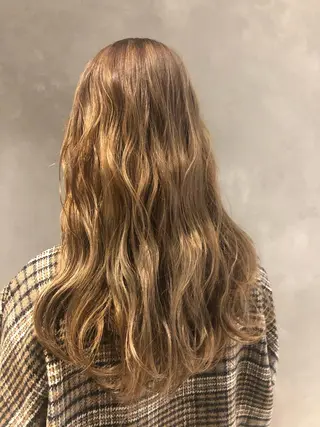 ロング カラー 長谷川 沙紀のヘアスタイル