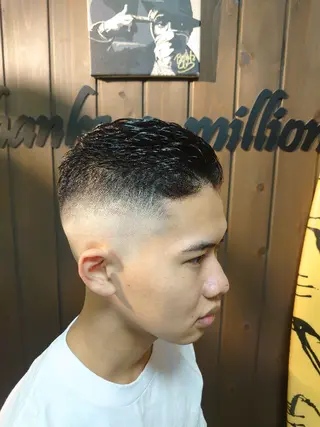 メンズ ショート サンフラット所属・岡林 選のヘアスタイル