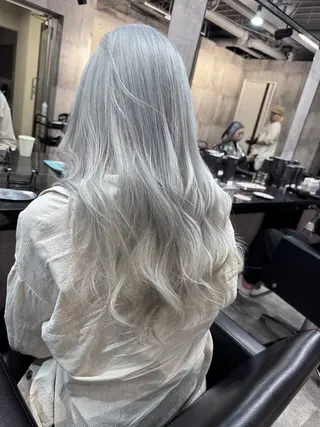 セミロング Maison所属・Maison ハイトーン髪質改善のヘアスタイル