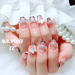 ネイル 🦋 Queenieのネイルデザイン