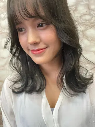 ミディアム カラー YEAU　PLUS所属・極上の艶髪 RINAのヘアスタイル