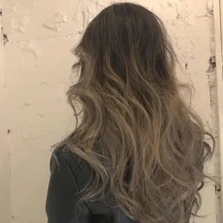 ロング カラー ORIKA 美容室のヘアスタイル