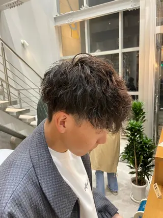 パーマ メンズ エマ ピボット 中川店所属・富原崇太/透明感カラ ー/レイヤーカットのヘアスタイル